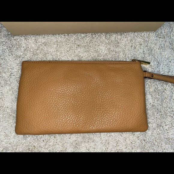 New Leather Michael Kors Wristlet - Picture 2 of 7